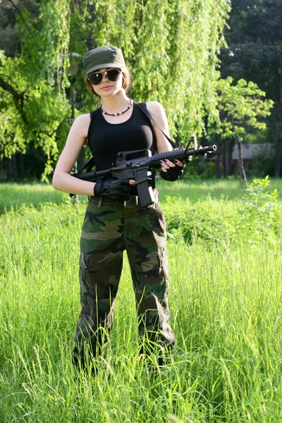 Ragazza in militare — Foto Stock