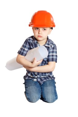 Çocuk inşaat kask içinde