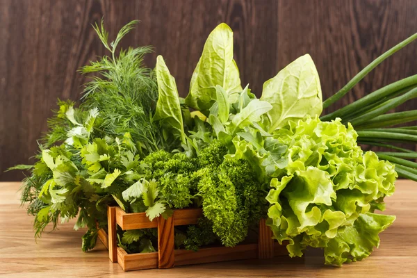 Taze yeşil marul yaprakları