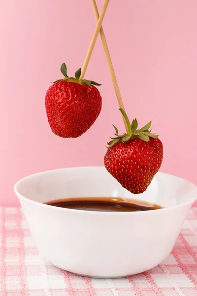 Strawberries with chocolate topping — Stock Photo, Image