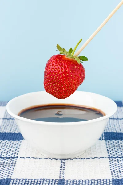 Strawberries with chocolate topping — Stock Photo, Image