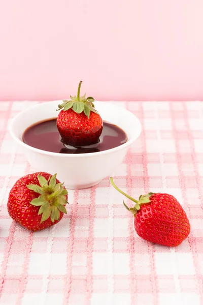 Strawberries with chocolate topping — Stock Photo, Image