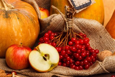 Şükran günü kabak ve elma