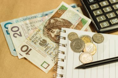 Görüntü para ve bir hesap makinesi, ev bütçe