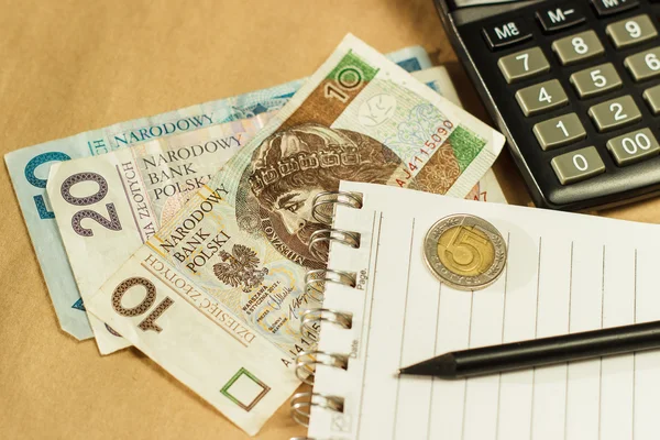Imagen del dinero y una calculadora, presupuesto para el hogar — Foto de Stock