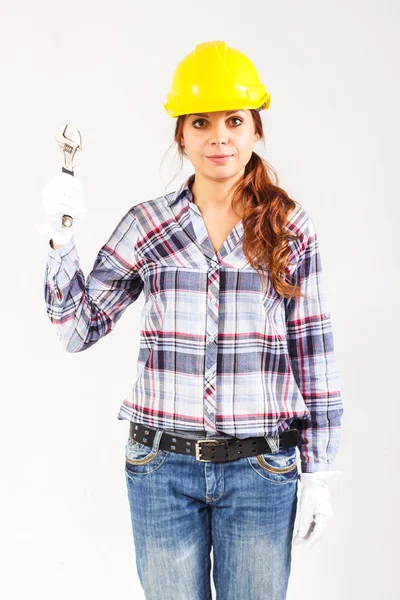 Jeune femme dans le casque de construction — Photo