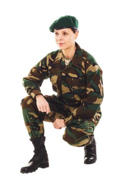 Askeri üniformalı asker kız