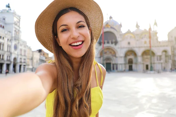 Glad Ung Kvinna Som Tar Selfie Venedig Resor Semester Italien — Stockfoto