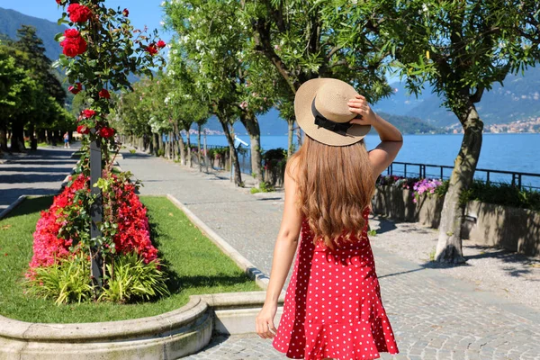 Charming Young Woman Walking Bellagio Flowered Promenade Lake Como Italy — Stock Fotó