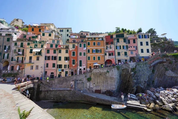 Riomaggiore Italy Июля 2021 Года Красочные Дома Над Скалами Национальном — стоковое фото