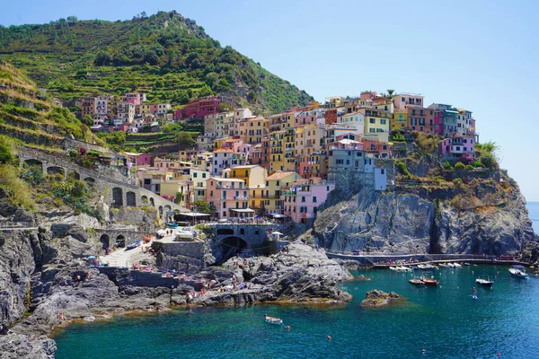 Манарола Типичная Итальянская Деревня Национальном Парке Cinque Terre Красочными Разноцветными — стоковое фото