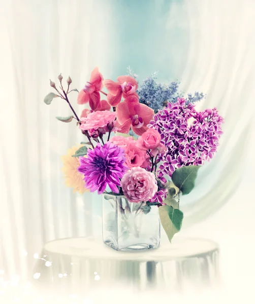 Flores en jarrón —  Fotos de Stock