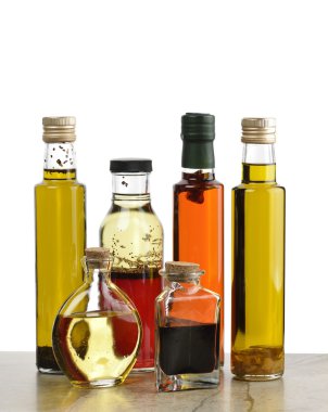 Zeytinyağı, salata sosu ve sirke