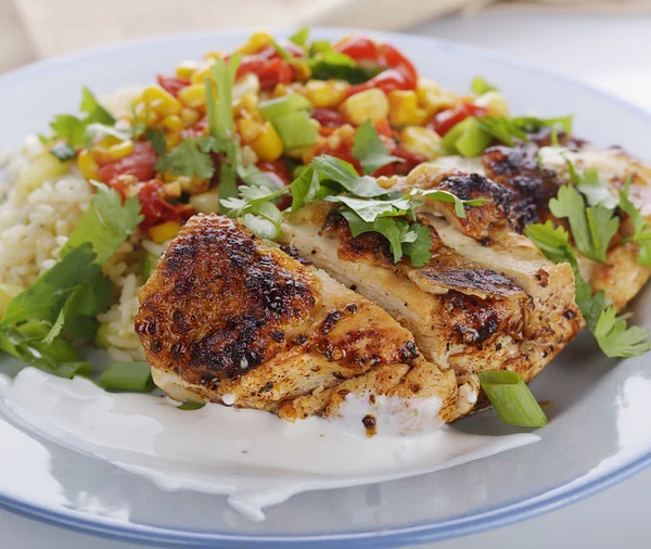 Pollo con arroz y verduras — Foto de Stock