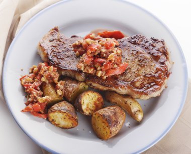 Fileto biftek patates ve sos ile