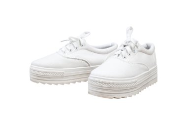 Çift spor ayakkabı, beyaz renk arka plan izole.