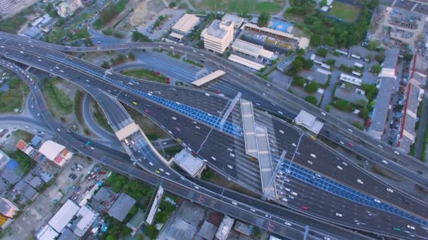 Vue aérienne du trafic et de la voiture de véhicule sur le péage ou la voie express dans la zone de la ville de Bangkok, concept de transport, séquences de haute qualité 4K — Video