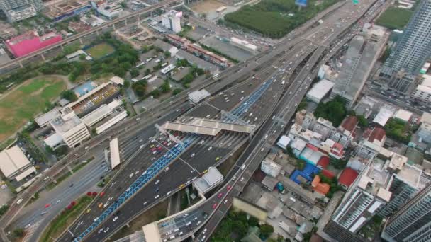 Vue aérienne du trafic et de la voiture de véhicule sur le péage ou la voie express dans la zone de la ville de Bangkok, concept de transport, séquences de haute qualité 4K — Video