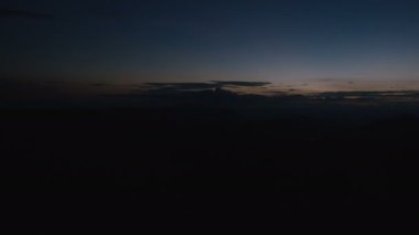  gündoğumu Timelapse dağlar, Khao Kho Milli Parkı: Phetchabun Eyaleti, sabah sis altında Tayland, geniş açılı görünüş, yüksek kalitede Hd Timelapse