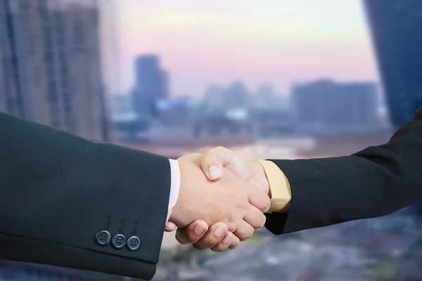 Business handshake with blur background of business buildings ar — Stock Photo, Image