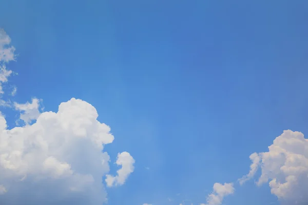 Blue sky with cloud and sun rays background — Stock Photo, Image