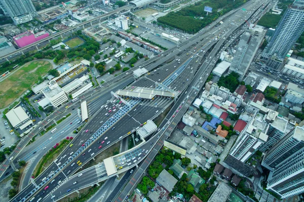 Vue aérienne du trafic de transport voie express route en ville , — Photo