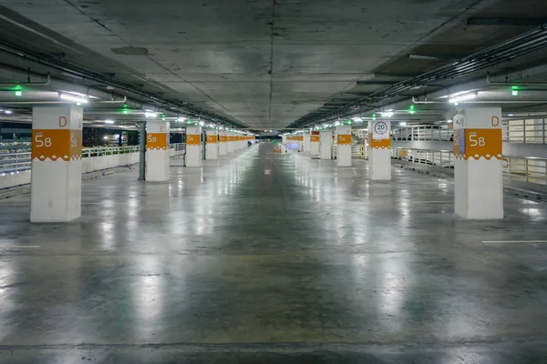Empty car parking with green light notified, can use as backgrou — Stock Photo, Image