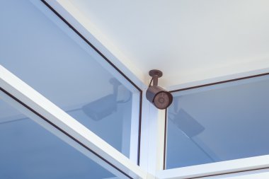 CCTV kamera güvenlik duvar arka odada Emanet conce için