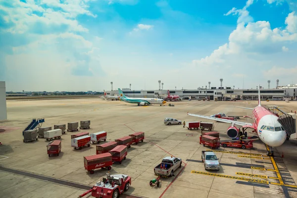 TAILANDIA DE BANGKOK - 8 DE FEBRERO: Nombres de terminales aeroportuarias Don Muang —  Fotos de Stock