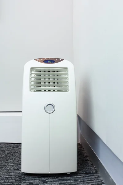 Klimatyzator mobilny dla pokoju — Zdjęcie stockowe