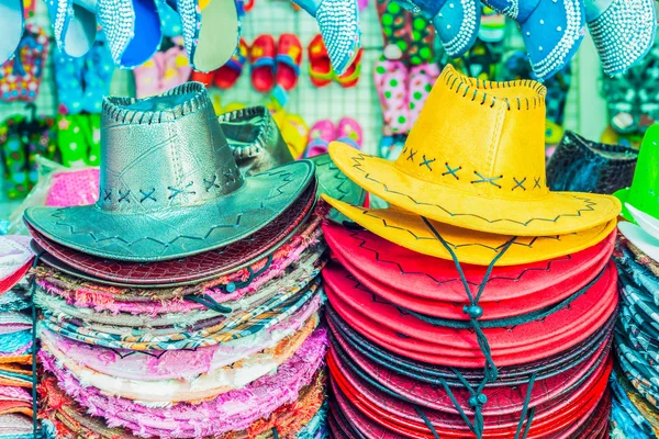 Chapéus coloridos de verão para venda — Fotografia de Stock