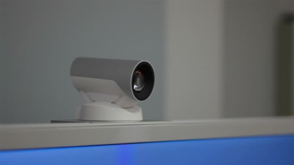 Teleconferentie, videoconferentie of telepresence camera close-up voor zakelijke bijeenkomst kamer, Hd — Stockvideo