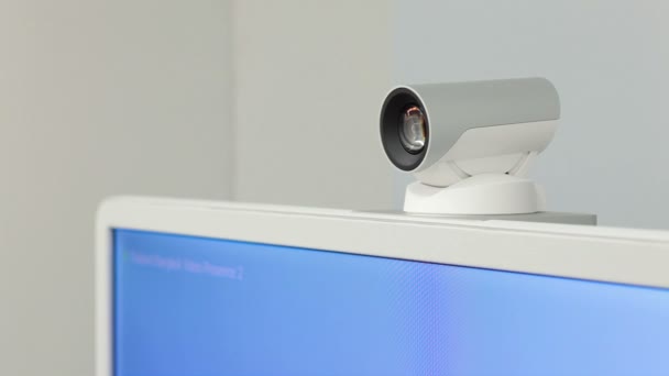 Teleconferencia, videoconferencia o cámara de telepresencia de primer plano para sala de reuniones de negocios, HD — Vídeo de stock