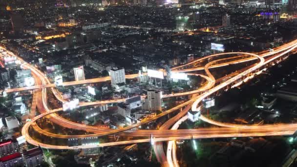 Karayolu yolda Cityscape trafik ışık gece, Geniş açı ile Zaman atlamalı Bangkok kuş bakışı görünümü — Stok video