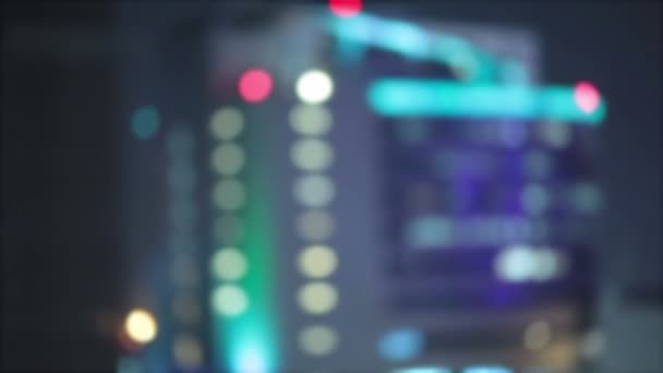 nuit ville illumine bâtiment d'affaires à Bangkok comme fond abstrait. Hors foyer avec lumière floue du bâtiment 