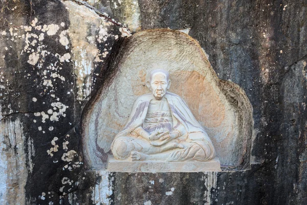 SAKONNAKHON TAILANDIA - 28 DE NOVIEMBRE: El famoso monje nombra a "Khru —  Fotos de Stock