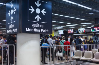 Bangkok Tayland - 17 Şubat: Buluşma noktası işareti ve busi