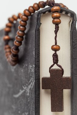 Christian haç kolye kutsal İncil kitap, İsa Din konsantrasyon