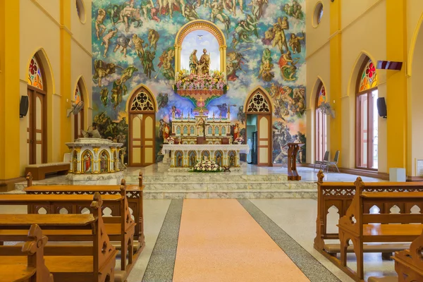 PATHUMTANI, TAILANDIA - 28 DE FEBRERO: Los interiores de la Iglesia católica —  Fotos de Stock