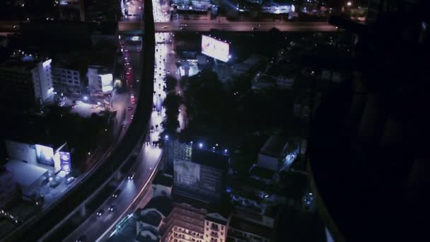 Bangkok Thailand - 11 April: Business transport Road i byggnaden Bangkok city på nattliv, hög vinkel sköt i Hd, Sathorn distriktet Bangkok, Thailand den 11 April 2015 — Stockvideo