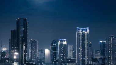 İş bina Bangkok şehir gece hayatı yüksek açı bir bölgede