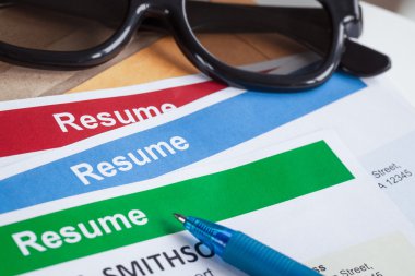 Özgeçmiş mektubu arka plan ve gözlük, kalem, recruitmen kullanabilirsiniz