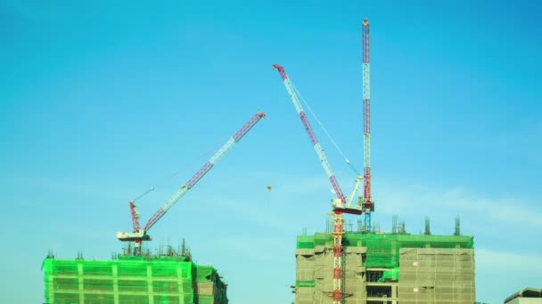 Timelapse, Grupo de trabajadores están construyendo o centro comercial, concepto de trabajo en equipo tomado en el día soleado, vista de cerca — Vídeos de Stock