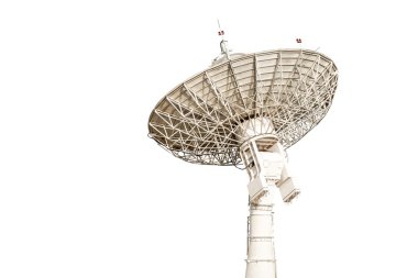 uydu çanak anten radar büyük boy üzerinde beyaz backgrou izole