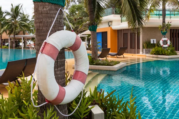 Boya salvavidas para seguridad en piscina —  Fotos de Stock