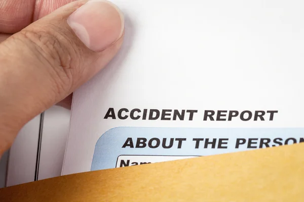 Accident report application form and pen on brown envelope and e — Stock Photo, Image