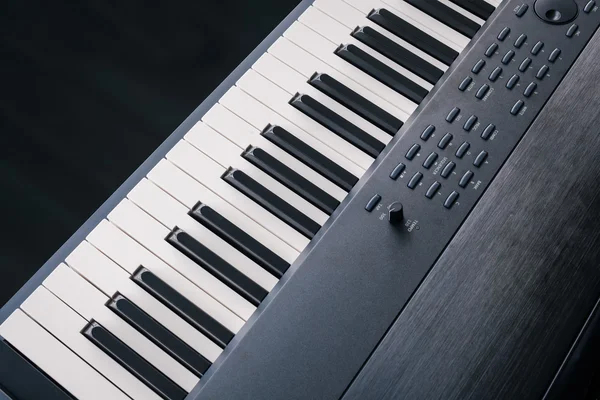 Klaviertastatur synthesizer closeup key von oben — Stockfoto