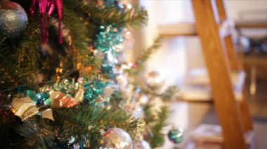 kardan adam ve Noel topları Noel ağacı, Hd çekim kamera kaydırma