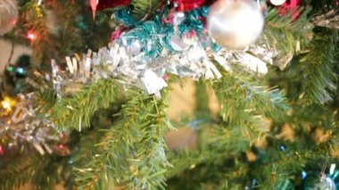 kardan adam ve Noel topları Noel ağacı, Hd çekim kamera kaydırma