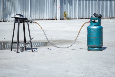 gaz tankı silindir balon bağlanmak için aşçı soba gaz tava ile
